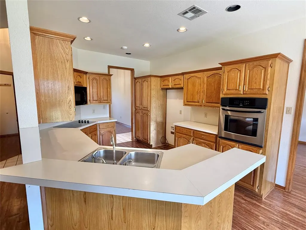 Photo 11 — 2912 Learly Lane, Altus, OK 73521