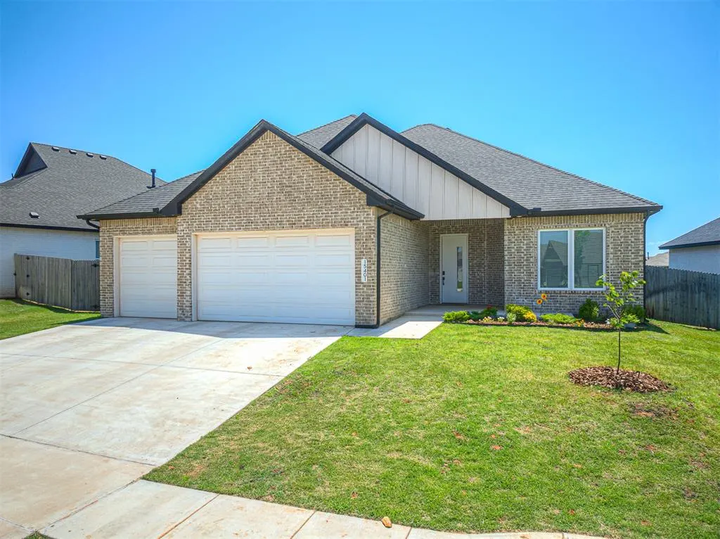 Front exterior — 15401 Jasper Lane, Edmond, OK 73013