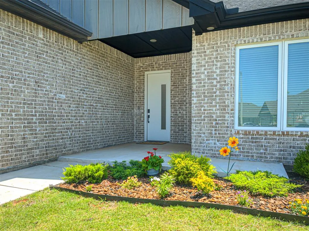 Photo 2 — 15401 Jasper Lane, Edmond, OK 73013