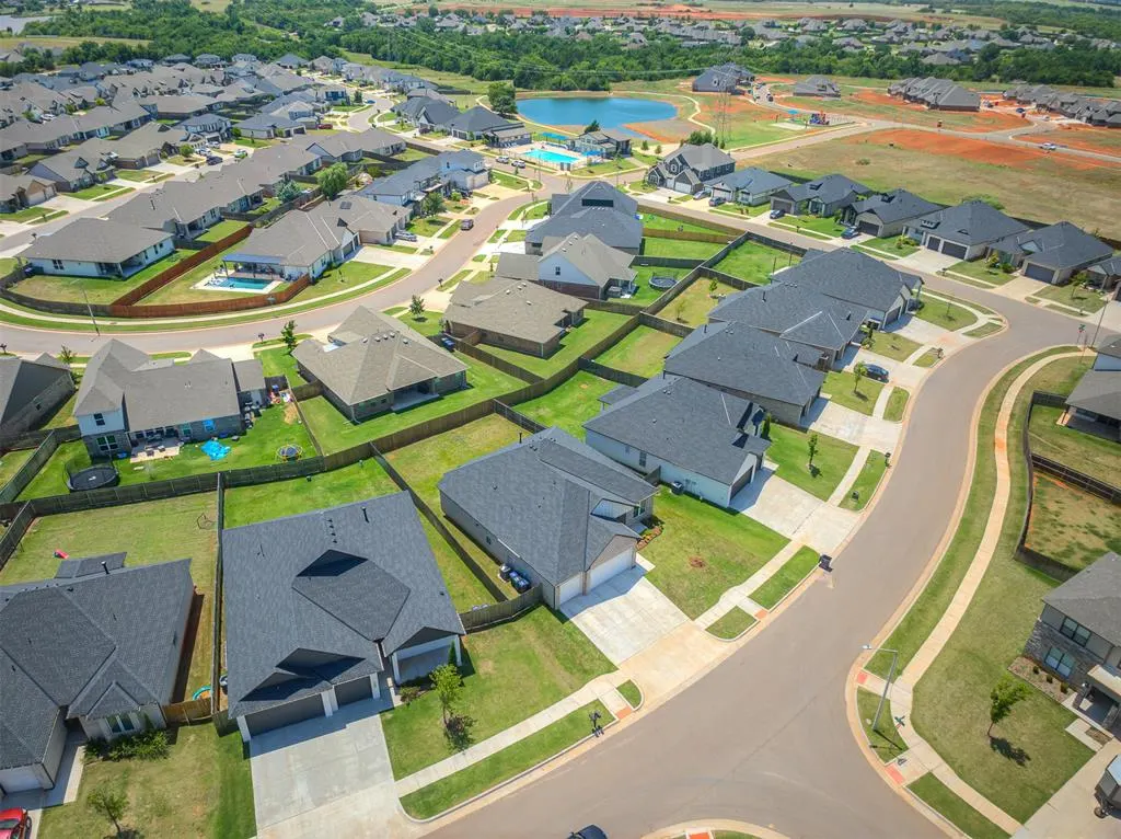 Photo 3 — 15401 Jasper Lane, Edmond, OK 73013