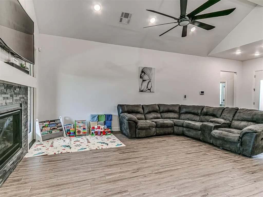 Photo 5 — 15401 Jasper Lane, Edmond, OK 73013