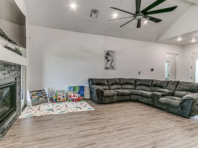 Photo 5 — 15401 Jasper Lane, Edmond, OK 73013