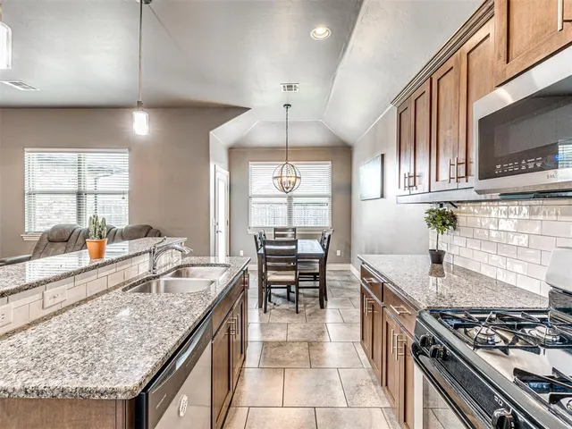 Photo 5 — 9433 NW 91st Street, Yukon, OK 73099