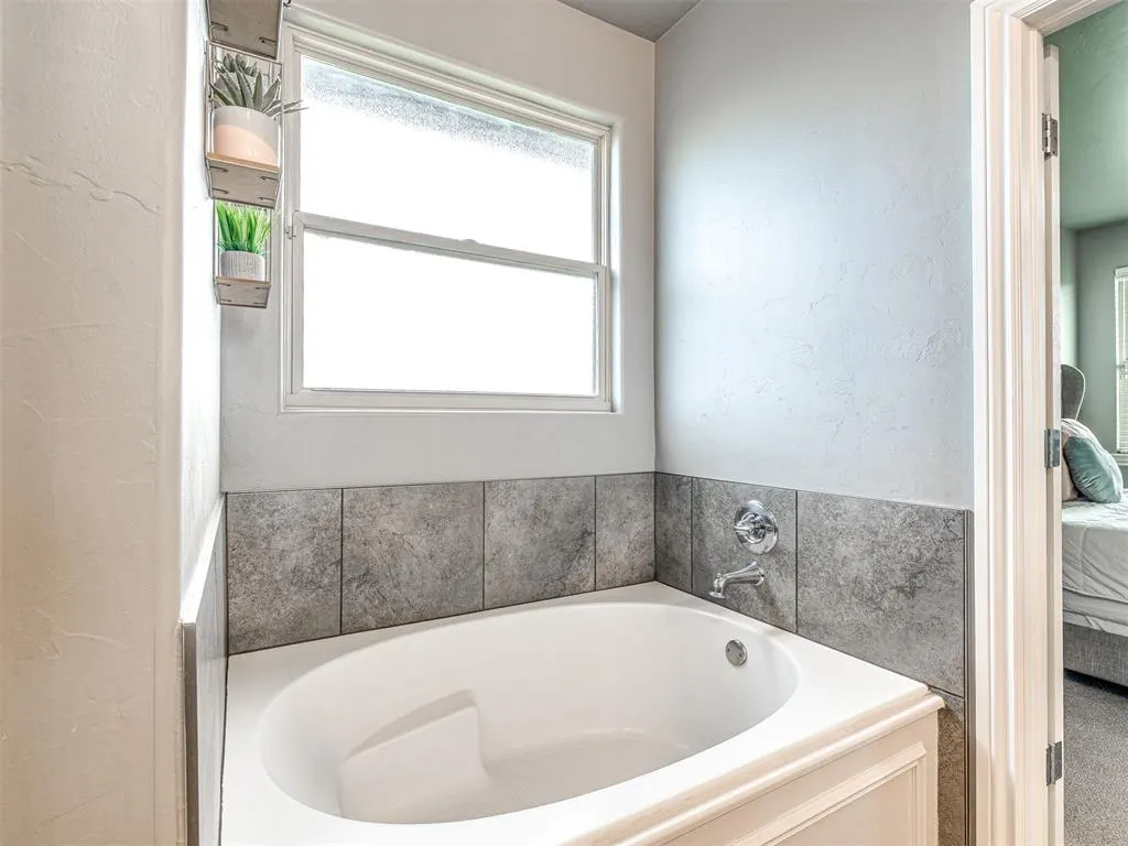 Photo 12 — 9433 NW 91st Street, Yukon, OK 73099