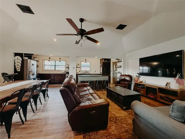 Photo 4 — 610 SE 7th Street, Lexington, OK 73051