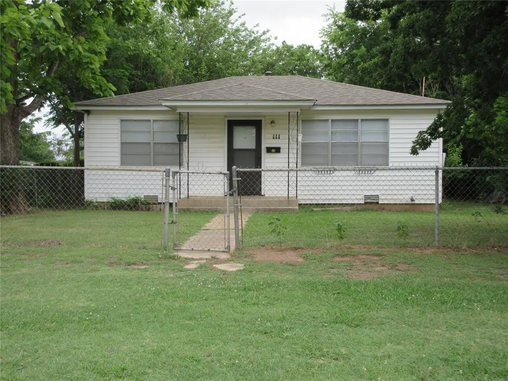 Front exterior — 111 W Main Street, Tecumseh, OK 74873