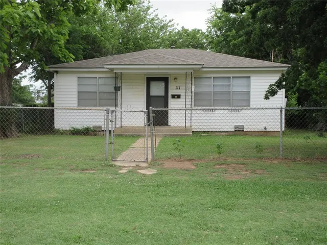 Front exterior — 111 W Main Street, Tecumseh, OK 74873