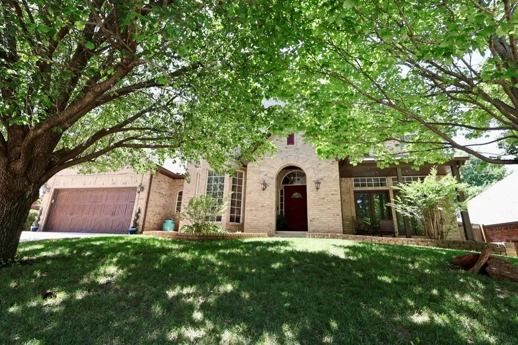 Front exterior — 809 Fox Run Trail, Edmond, OK 73034