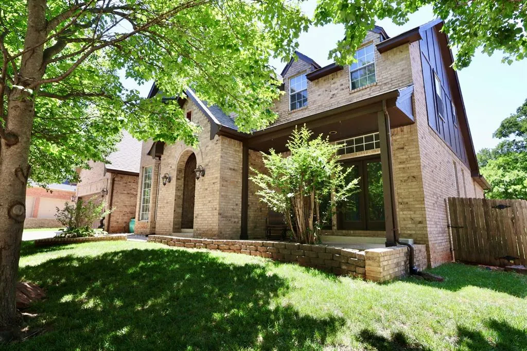 Photo 2 — 809 Fox Run Trail, Edmond, OK 73034