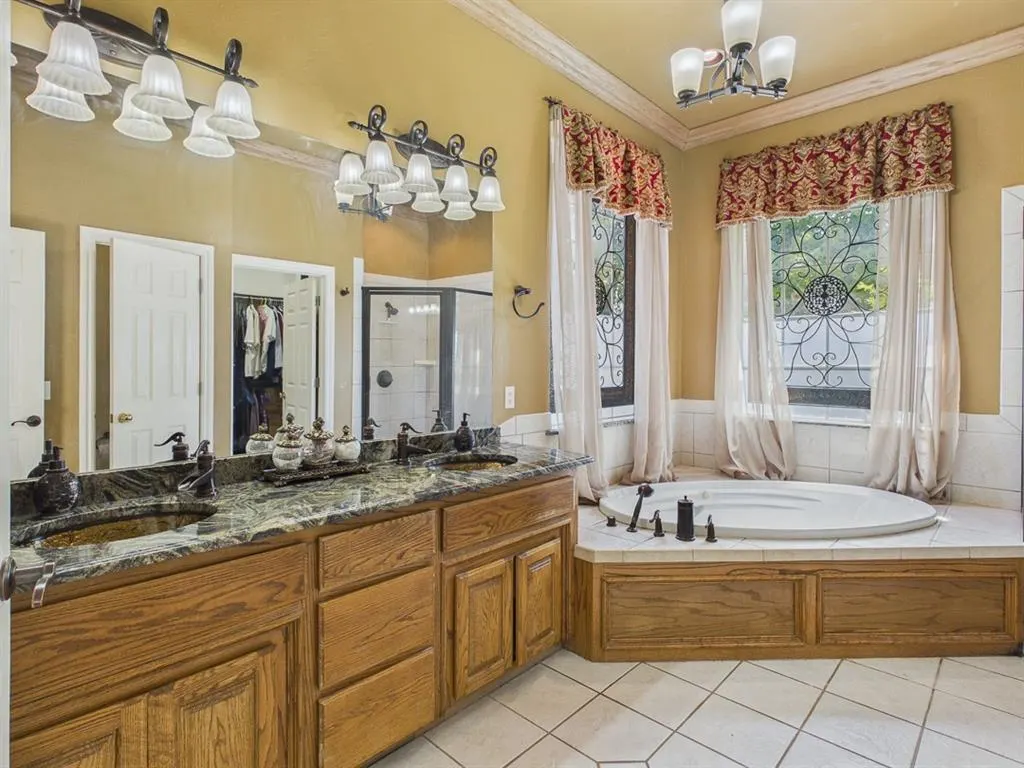 Photo 13 — 809 Fox Run Trail, Edmond, OK 73034
