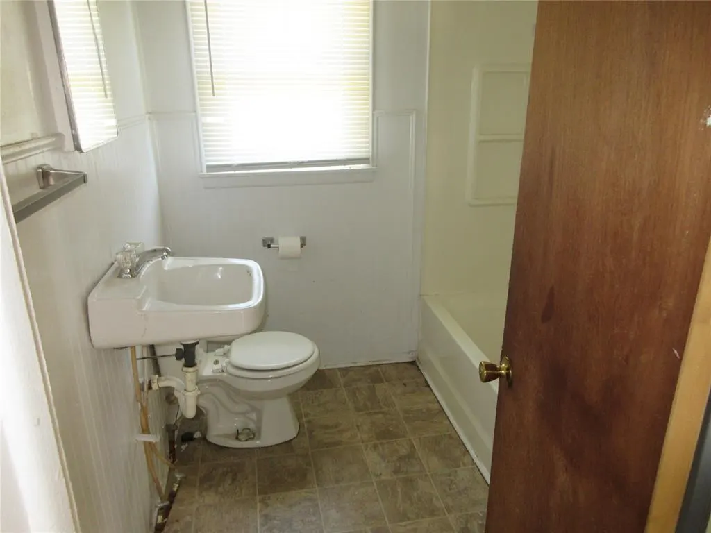 Photo 5 — 301 E Tennyson Avenue, Tecumseh, OK 74873