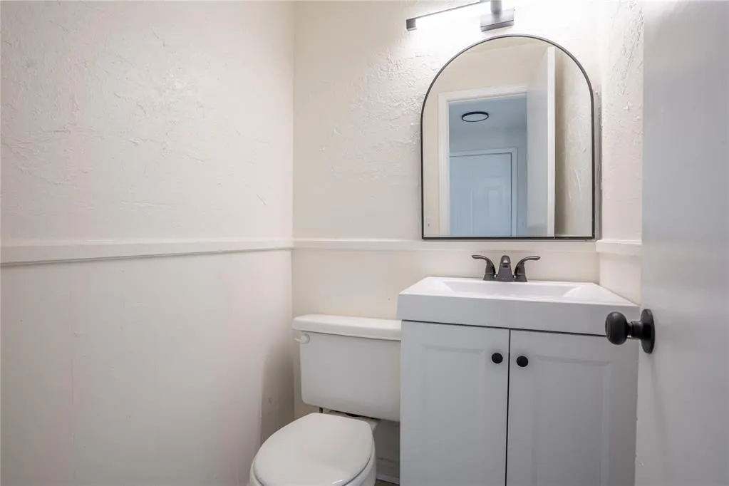 Photo 9 — 913 NE 81st Street, Oklahoma City, OK 73114