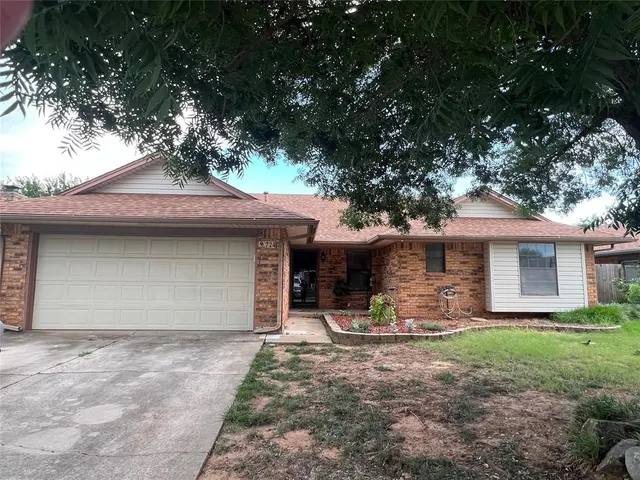 Photo 2 — 724 Waterview Road, Oklahoma City, OK 73170