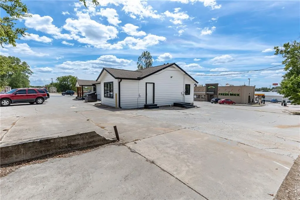 Photo 25 — 1808 W Broadway Avenue, Sulphur, OK 73086