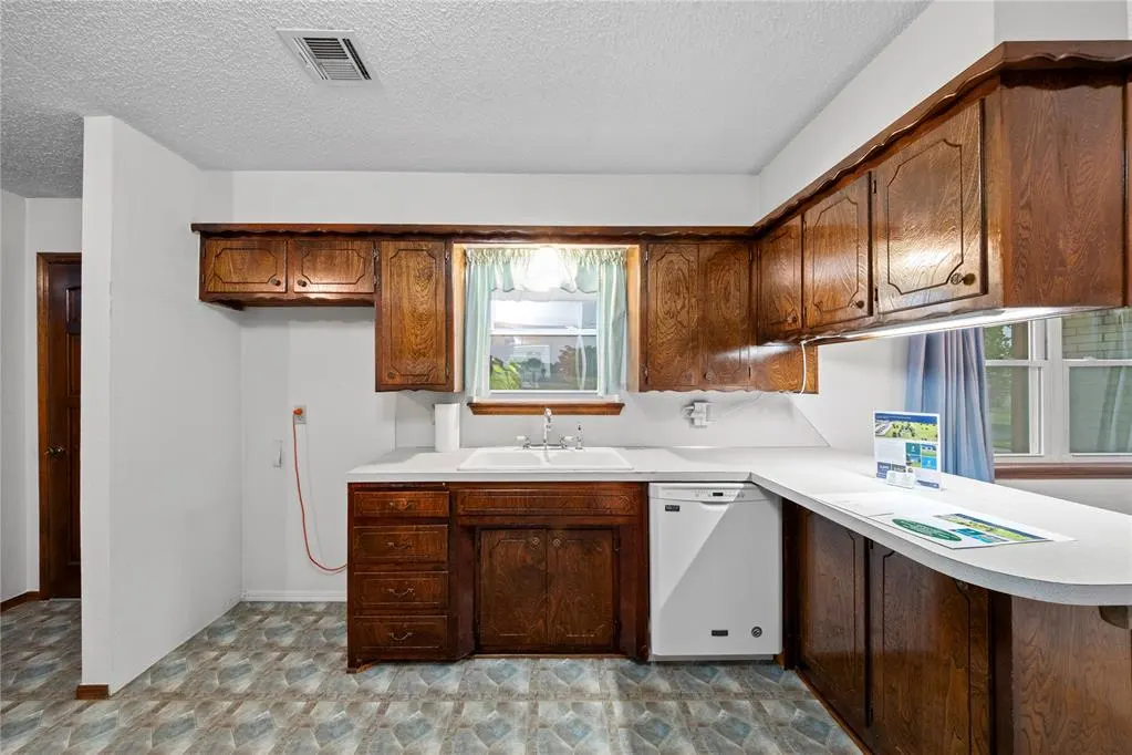 Photo 20 — 523 W Country Club Road, Chickasha, OK 73018