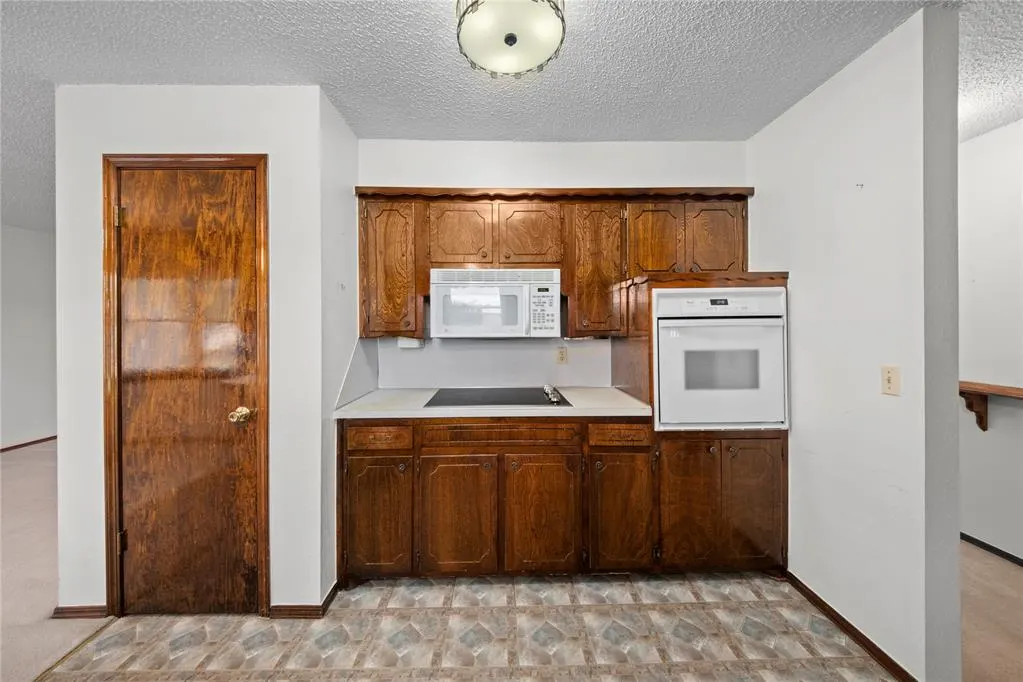 Photo 21 — 523 W Country Club Road, Chickasha, OK 73018
