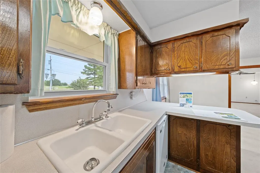 Photo 22 — 523 W Country Club Road, Chickasha, OK 73018