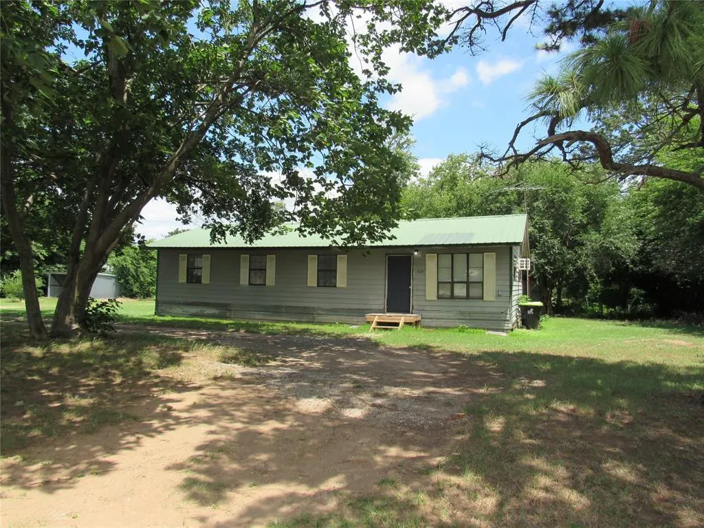 Front exterior — 625 E Main, Byars, OK 74831