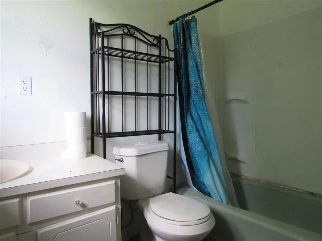 Photo 9 — 625 E Main, Byars, OK 74831