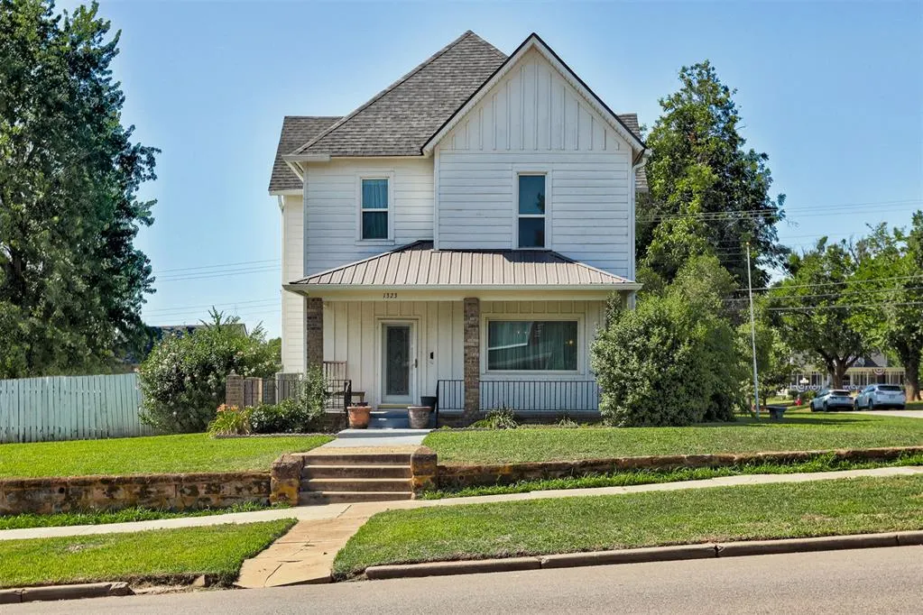 Front exterior — 1323 W Noble Avenue, Guthrie, OK 73044