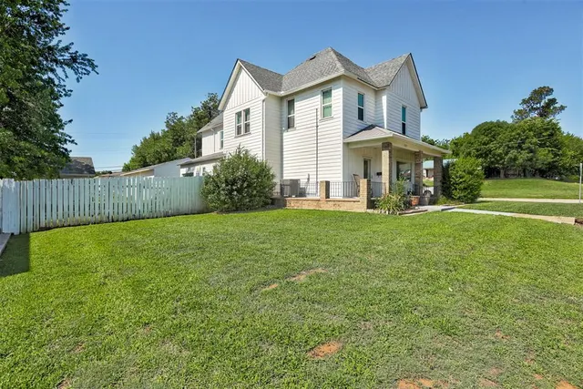 Photo 2 — 1323 W Noble Avenue, Guthrie, OK 73044