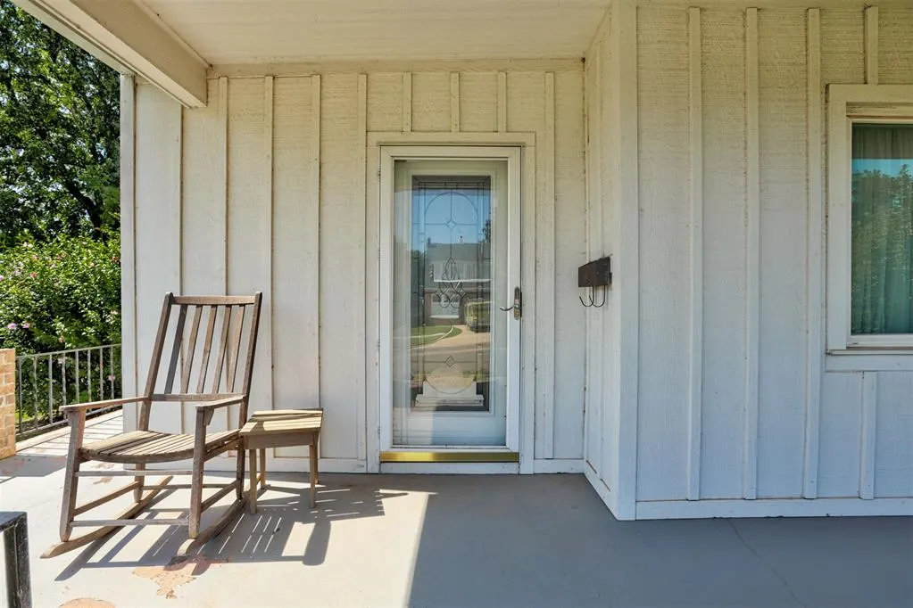Photo 3 — 1323 W Noble Avenue, Guthrie, OK 73044