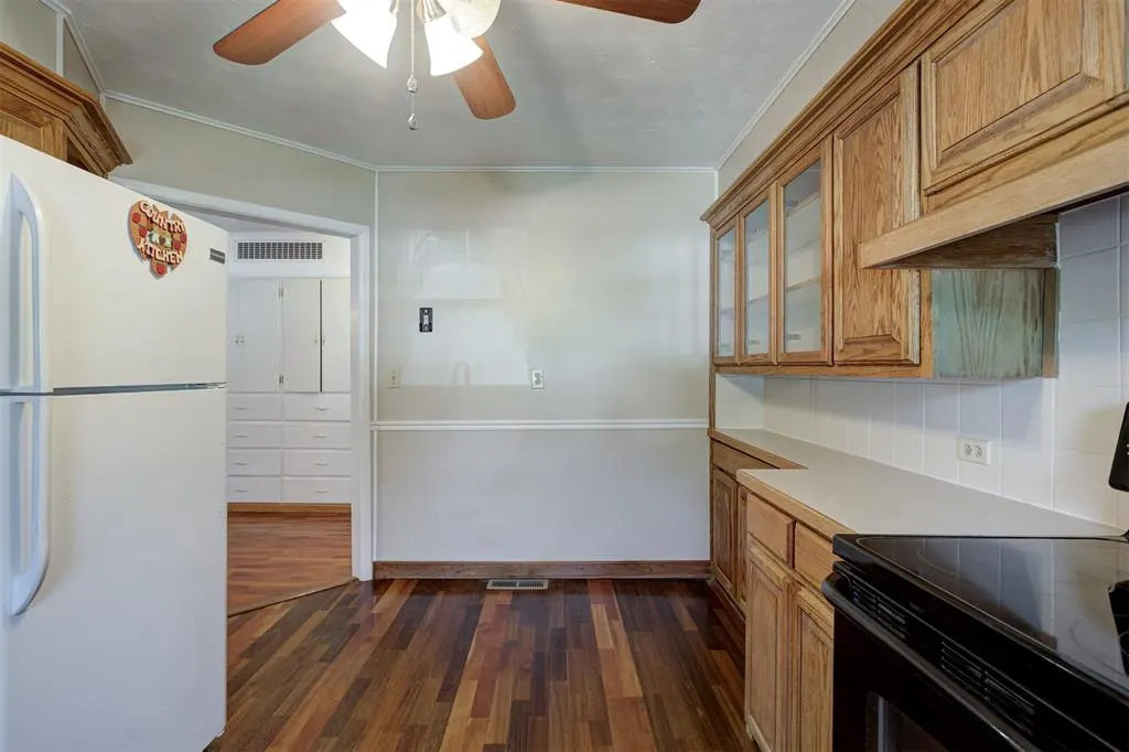 Photo 12 — 1323 W Noble Avenue, Guthrie, OK 73044
