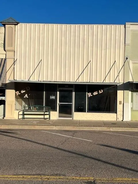 Front exterior — 121 N Broadway Street, Tecumseh, OK 74873