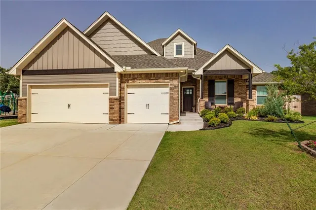 Front exterior — 2816 Oak Hill Avenue, Edmond, OK 73034