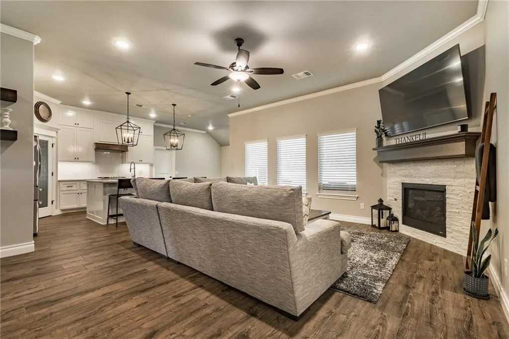 Photo 3 — 2816 Oak Hill Avenue, Edmond, OK 73034
