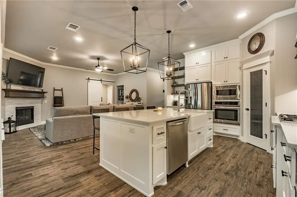 Photo 6 — 2816 Oak Hill Avenue, Edmond, OK 73034
