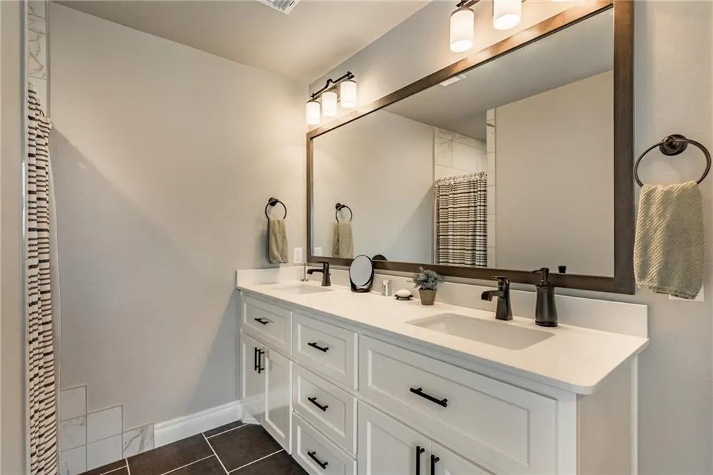 Photo 9 — 2816 Oak Hill Avenue, Edmond, OK 73034