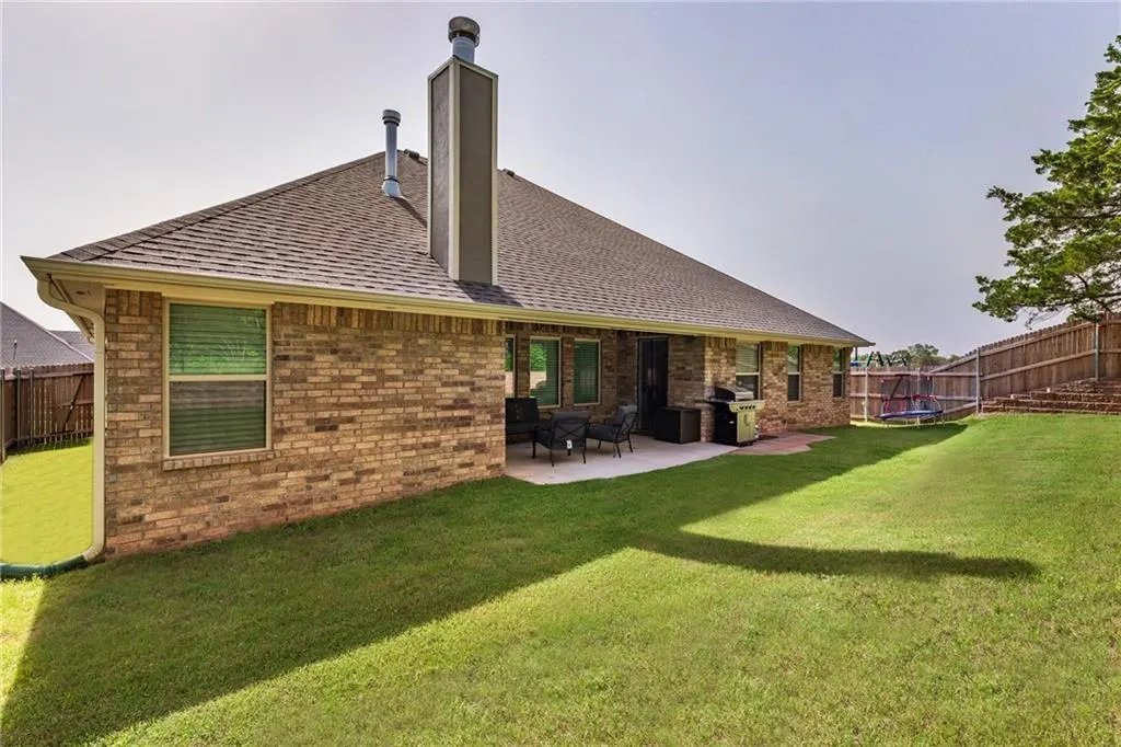 Photo 17 — 2816 Oak Hill Avenue, Edmond, OK 73034