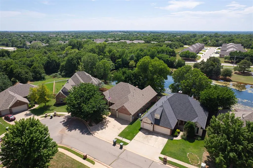 Front exterior — 4309 Whirlaway, Edmond, OK 73025