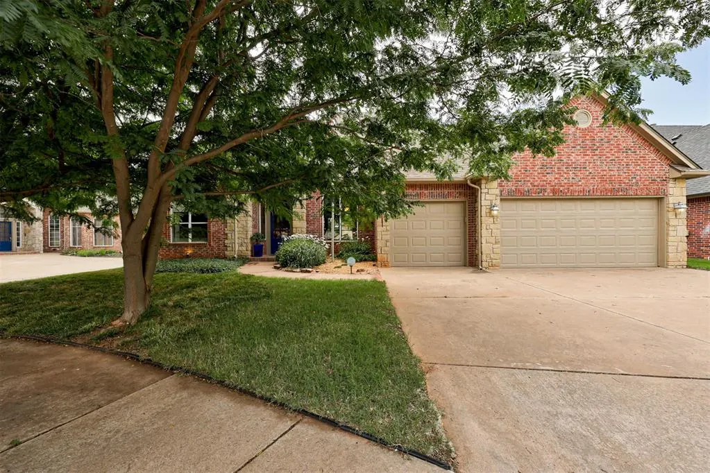 Photo 2 — 4309 Whirlaway, Edmond, OK 73025