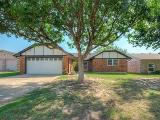 Sold home at 907 Ranchoak Court