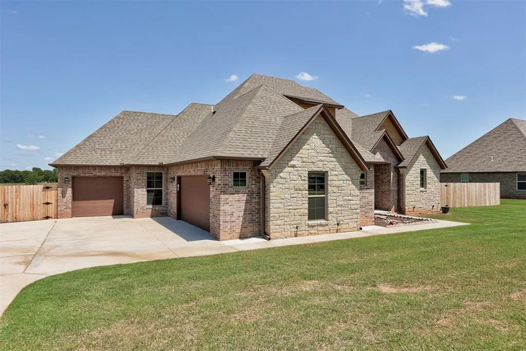 Photo 3 — 12859 Meadow Ridge Drive, Shawnee, OK 74804