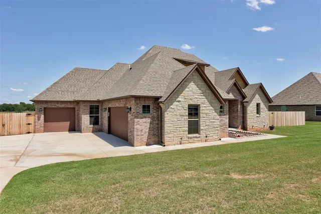 Photo 3 — 12859 Meadow Ridge Drive, Shawnee, OK 74804