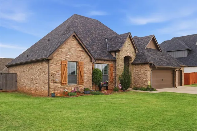 Photo 2 — 606 Elizabeth Drive, Okarche, OK 73762