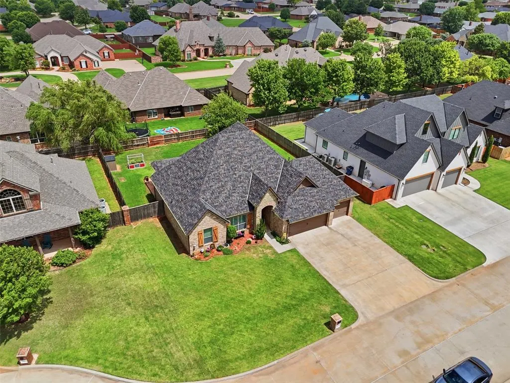 Photo 6 — 606 Elizabeth Drive, Okarche, OK 73762