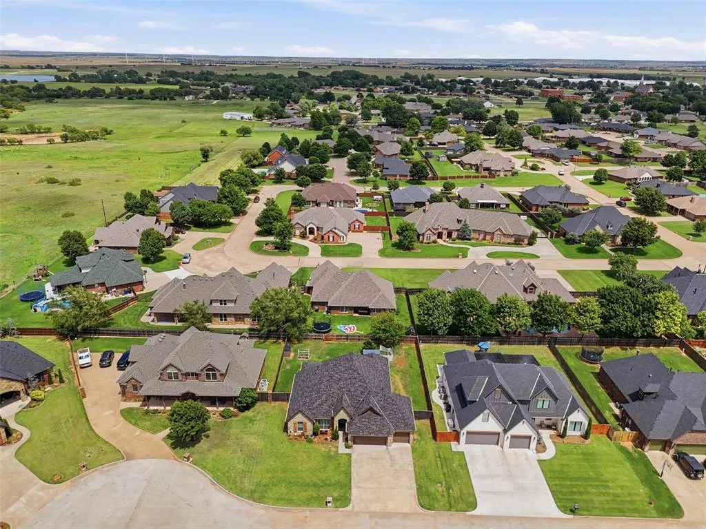 Photo 8 — 606 Elizabeth Drive, Okarche, OK 73762