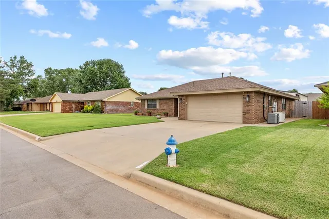 Photo 2 — 2100 Morgandee Lane, Weatherford, OK 73096