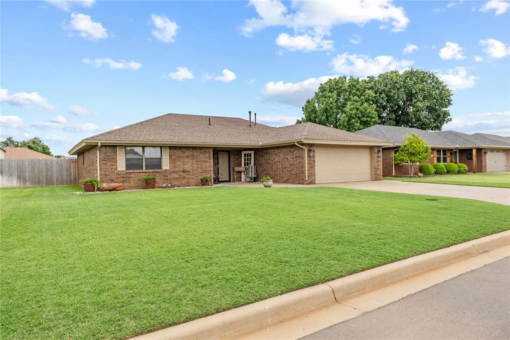 Photo 3 — 2100 Morgandee Lane, Weatherford, OK 73096