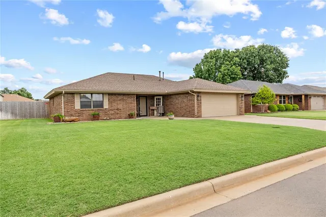 Photo 3 — 2100 Morgandee Lane, Weatherford, OK 73096