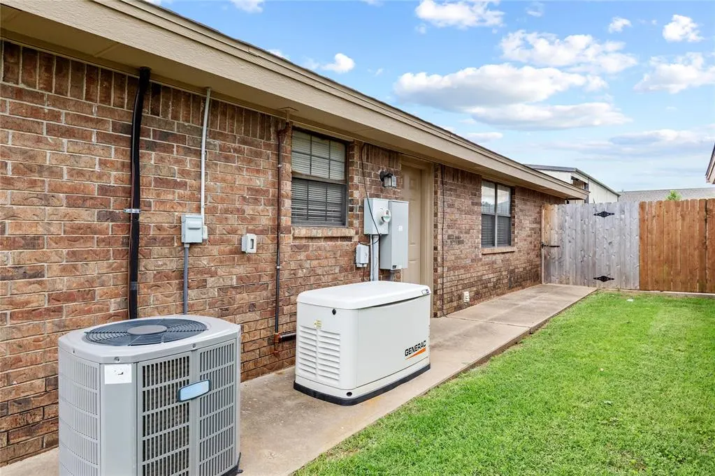 Photo 4 — 2100 Morgandee Lane, Weatherford, OK 73096