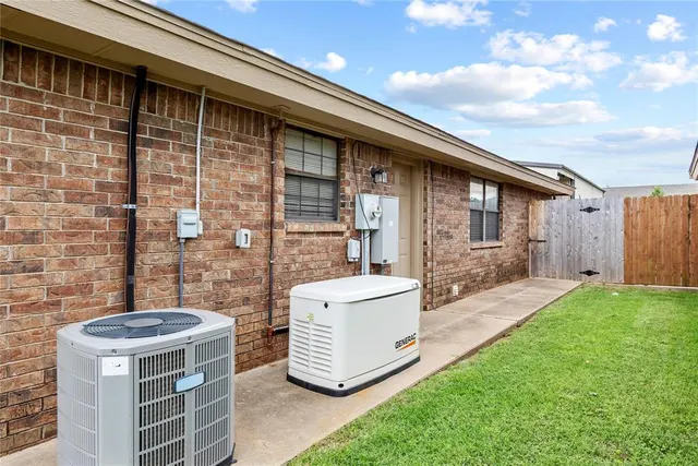 Photo 4 — 2100 Morgandee Lane, Weatherford, OK 73096