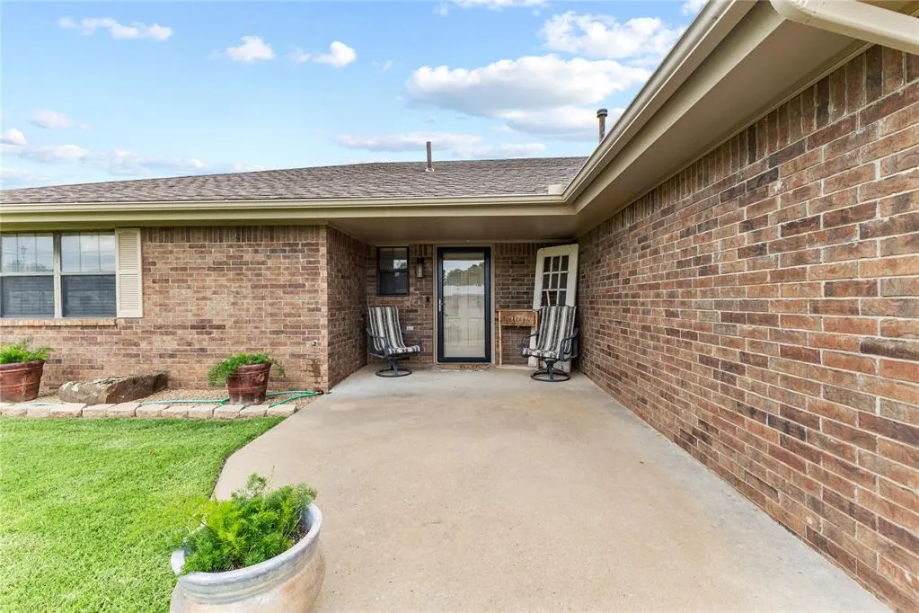 Photo 5 — 2100 Morgandee Lane, Weatherford, OK 73096