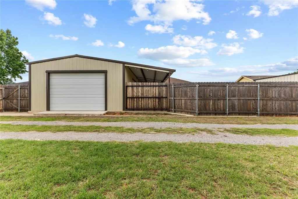 Photo 29 — 2100 Morgandee Lane, Weatherford, OK 73096