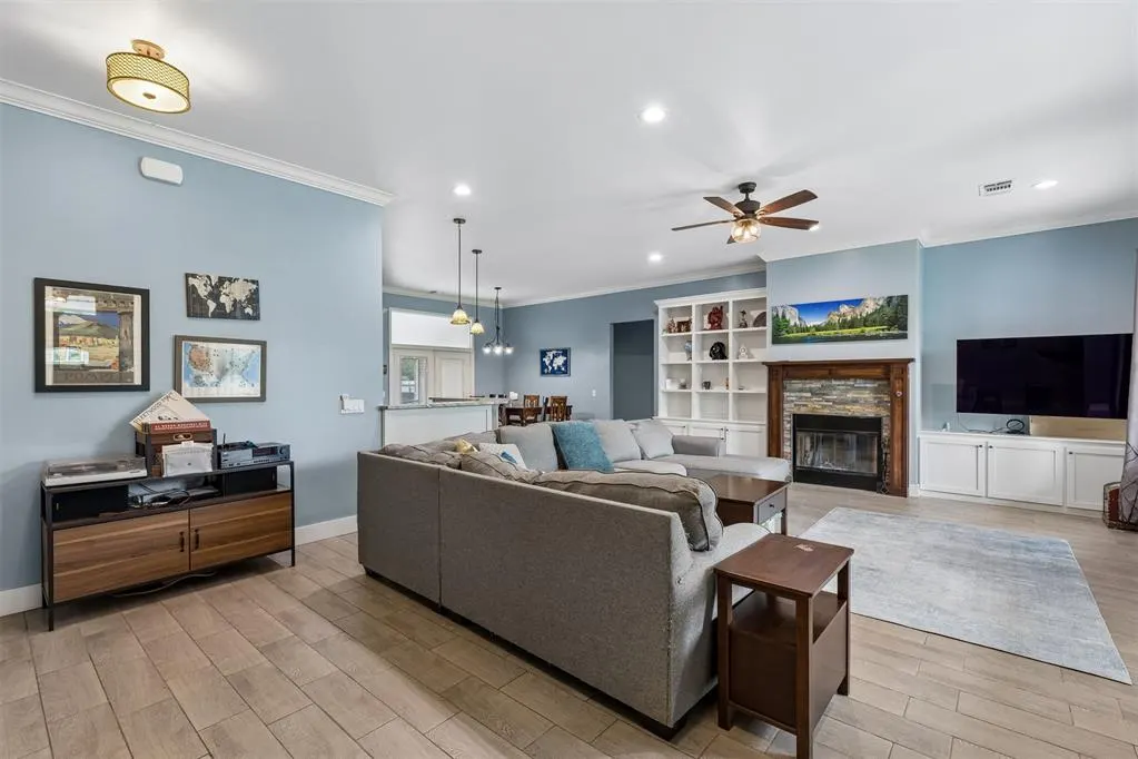 Photo 2 — 940 NW 35th Street, Moore, OK 73160