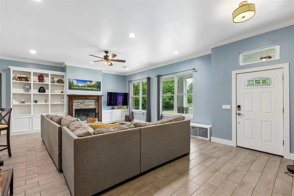 Photo 3 — 940 NW 35th Street, Moore, OK 73160